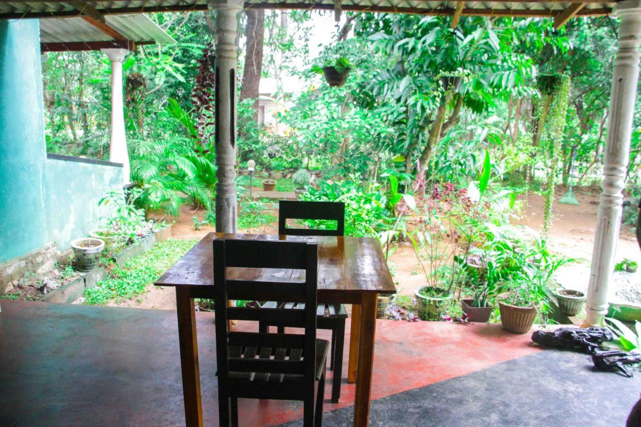 Manju Homestay Сигирия Экстерьер фото