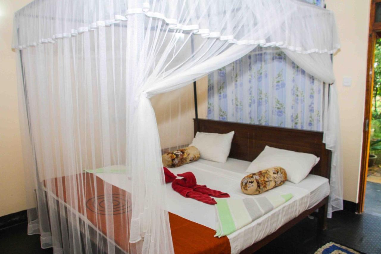 Manju Homestay Сигирия Экстерьер фото