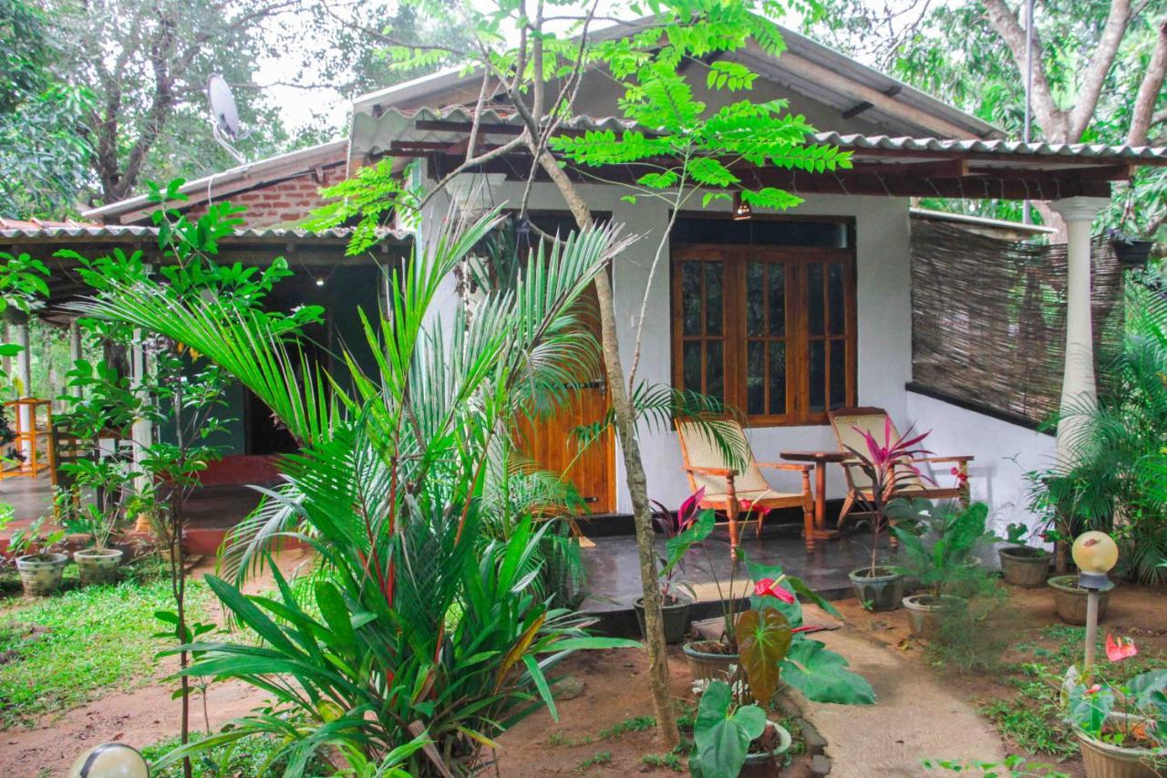 Manju Homestay Сигирия Экстерьер фото