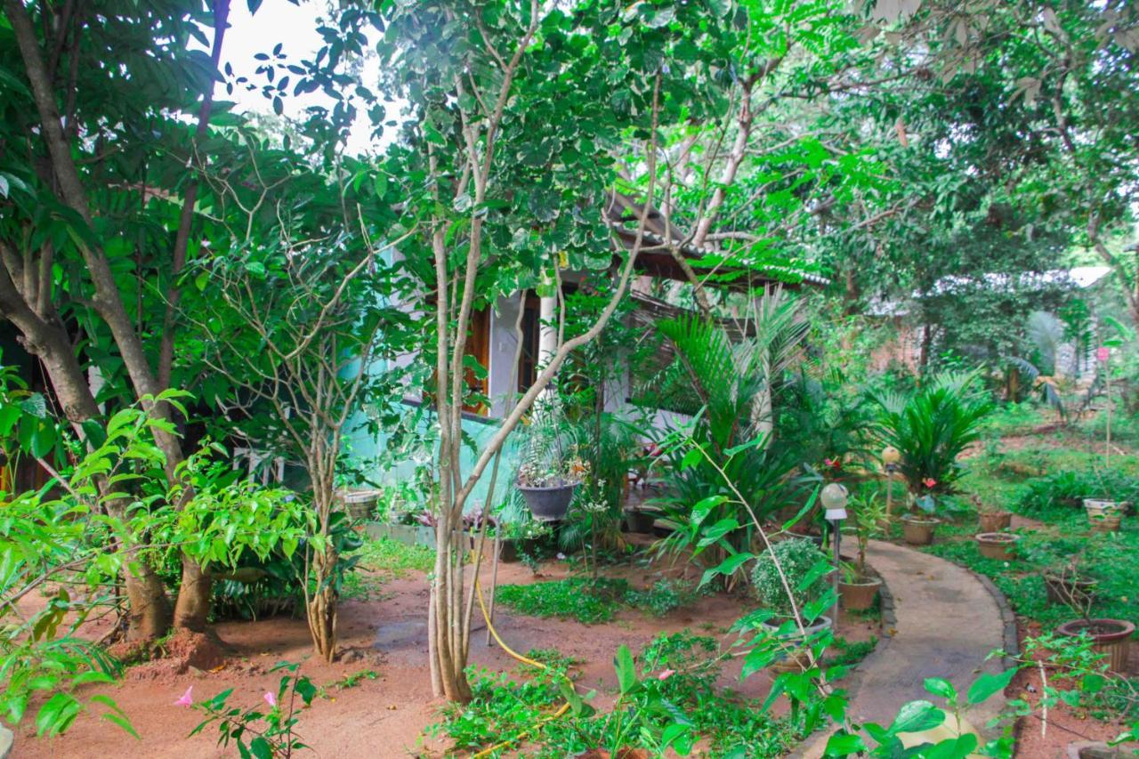 Manju Homestay Сигирия Экстерьер фото