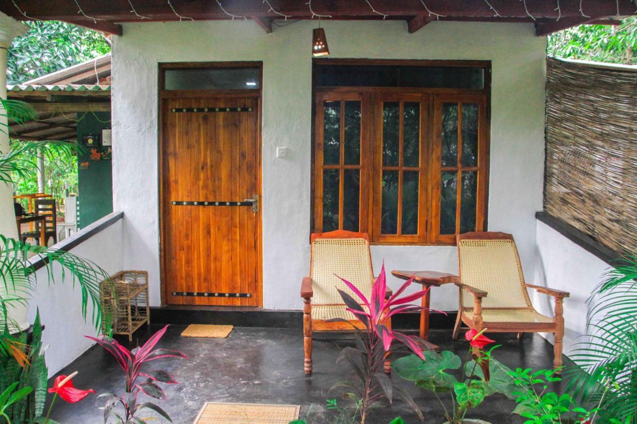Manju Homestay Сигирия Экстерьер фото